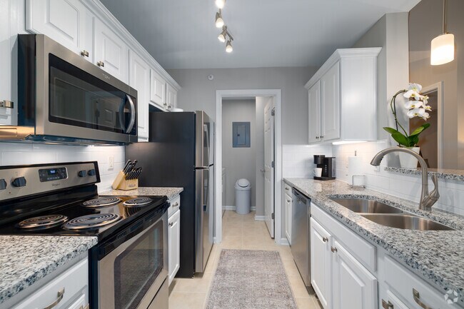 2 habitaciones, 2 baños - Cocina - Regency Park Apartments