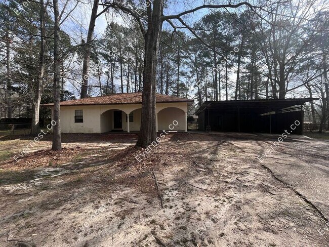 Building Photo - 677 Woody Dr