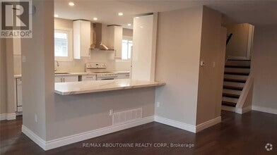 Building Photo - 2499 Cobbinshaw Cir