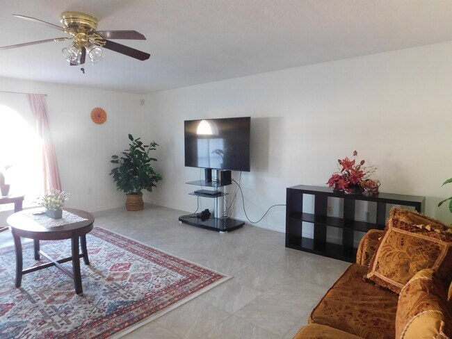 Foto del edificio - 669 Woodland Creek Blvd