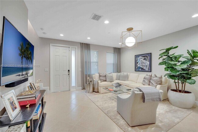 Building Photo - 2957 St Thomas Dr