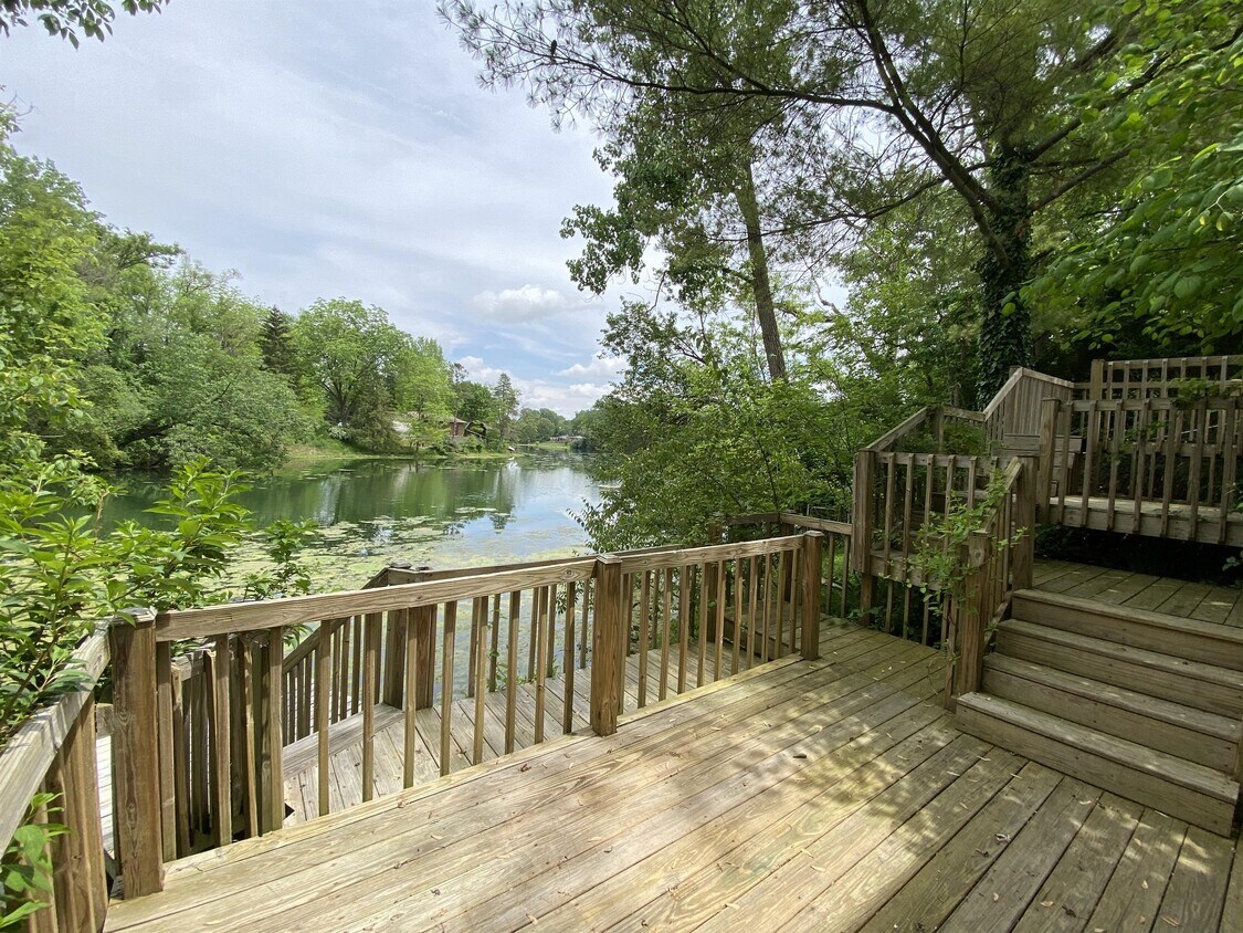 Primary Photo - 1169 N Middle Dr