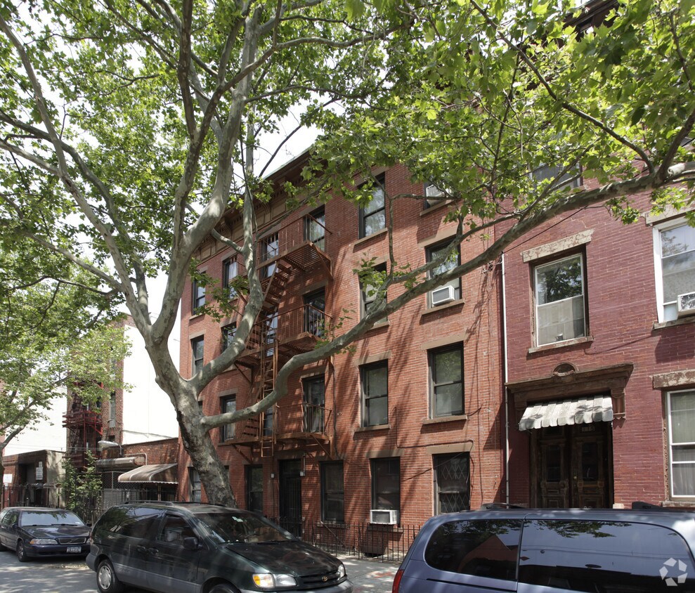 Foto del edificio - 109 Luquer St
