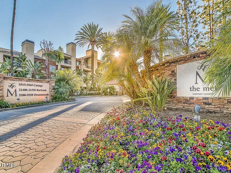 Foto principal - 5500 Owensmouth Ave