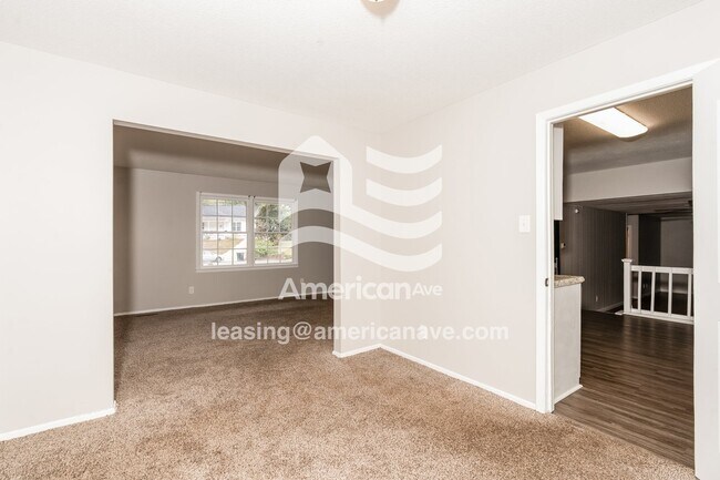 Foto del edificio - 404 Laurie Ln