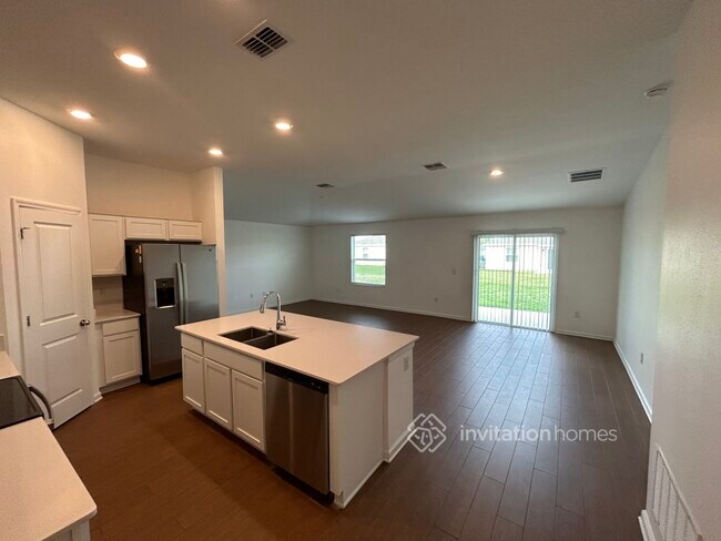 Foto del edificio - 909 Caitlin Loop