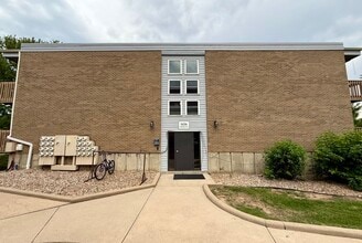 Building Photo - 1606 Cottonwood Dr