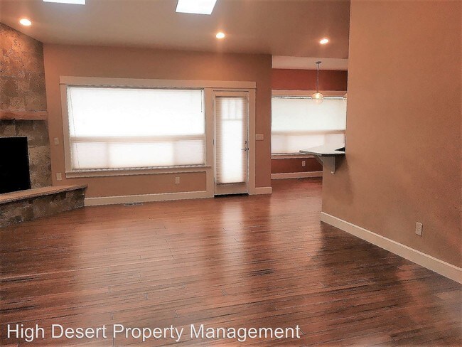 Foto del edificio - 10121 Juniper Glen Cir