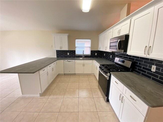 Building Photo - 6621 Cherry Grove Cir