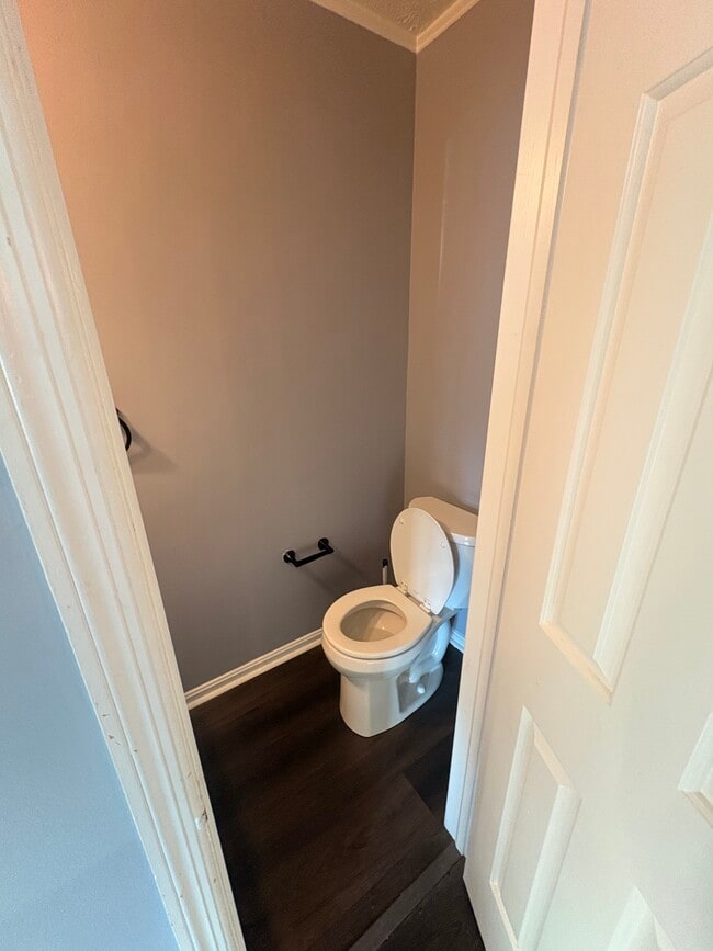 Half bath first floor - 3021 Brinkley Station Dr