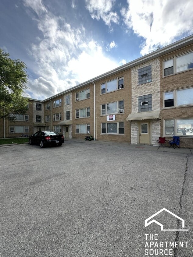 Foto del edificio - 7632.5 N Milwaukee Ave
