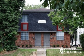 Building Photo - 2139 Summit St