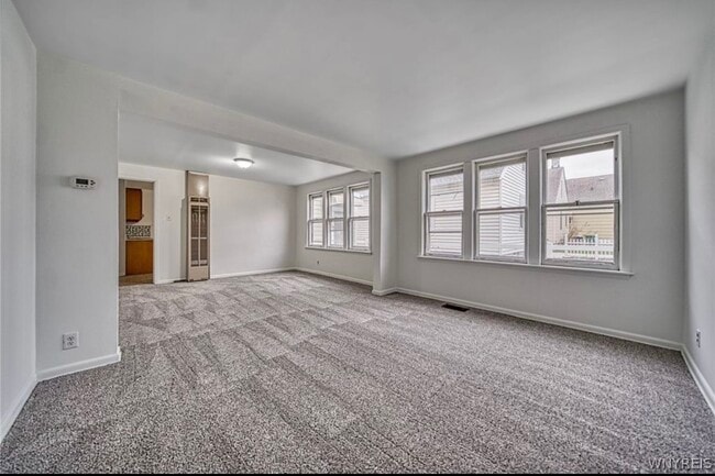 Apartamento inferior - 368 Weimar St