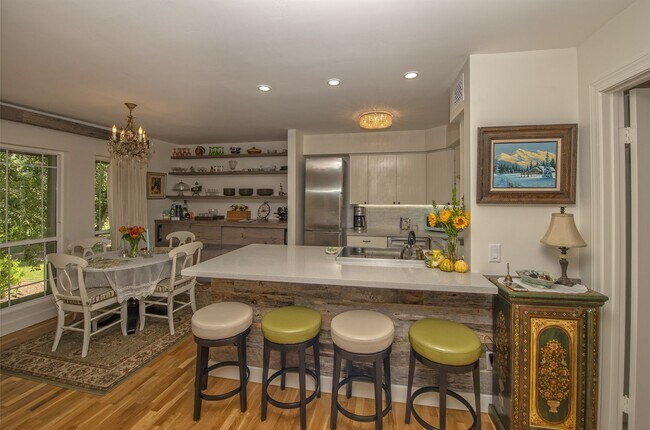 Foto del edificio - Rates Vary: $2,495-$3,495