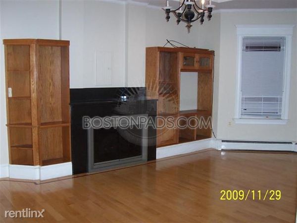 Building Photo - 363 Adams St
