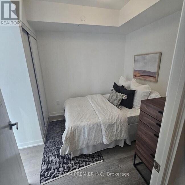 Photo du bâtiment - 500 Wilson Ave