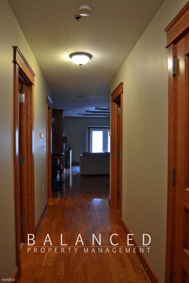 Building Photo - 2 br, 2 bath Condo - 709 S Kansas Ave Apt 405