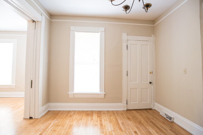 Foto del edificio - 1702 E Bradford Ave
