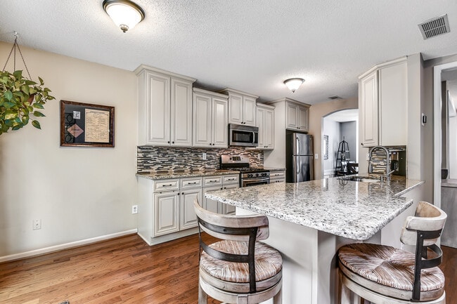 Building Photo - 6165 Pattingham Dr