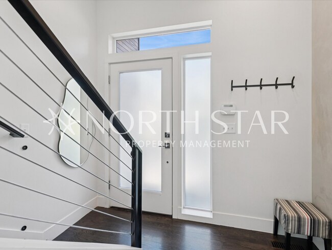 Foto del edificio - Contemporary Stunner in North East Portland