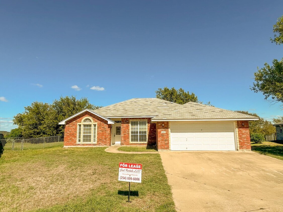 Primary Photo - Available NOW!!!! Gorgeous 4 bedroom, 2 ba...