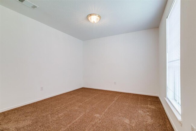 Building Photo - 13834 Trumpetvine St