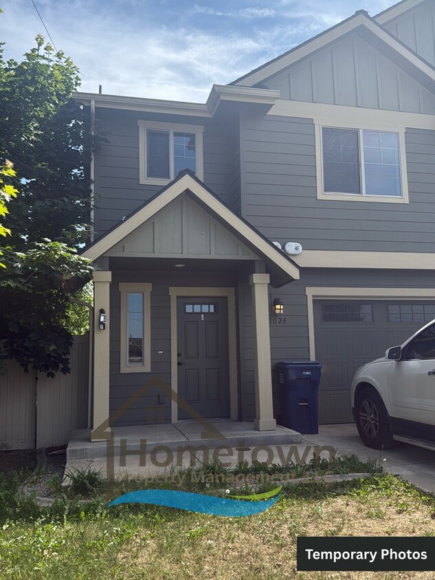 Building Photo - Spacious 3 Bed 2 Bath Duplex in Milltown N...