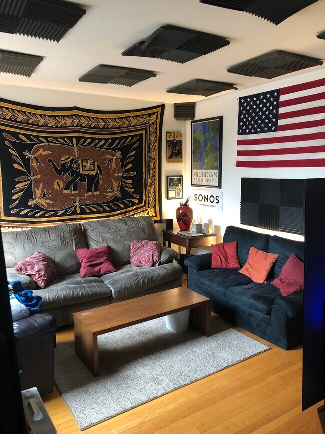 Foto del edificio - 616 W Oakdale Ave