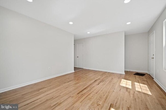 Building Photo - 228 Carroll Dr