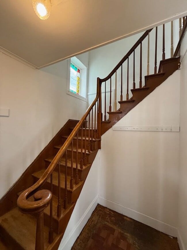 Building Photo - Three Bedroom Single Family House Is Now Available For Rent! Bradford PA!