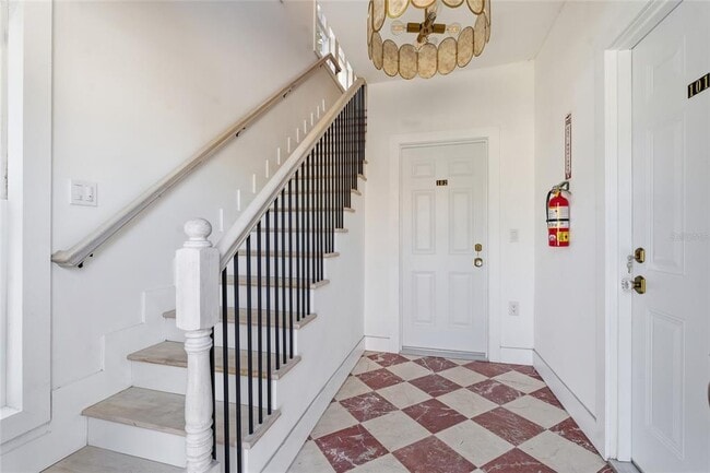 Building Photo - 326 6th Ave N