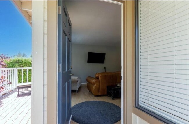 Foto del edificio - 515 Corcoran Ave