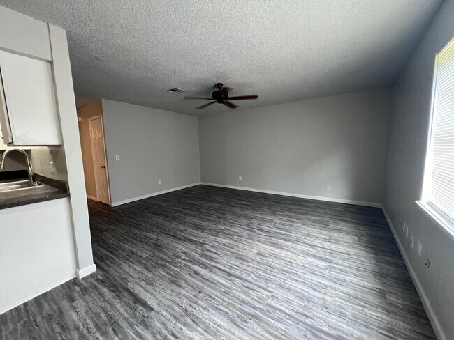 Foto del edificio - 14456 NE 4th St