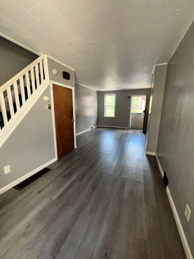 Foto del edificio - 3 Bedroom, 1 Bath Home Available For Rent