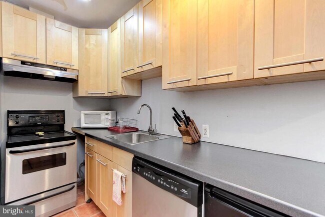 Foto del edificio - 811 S Broadway