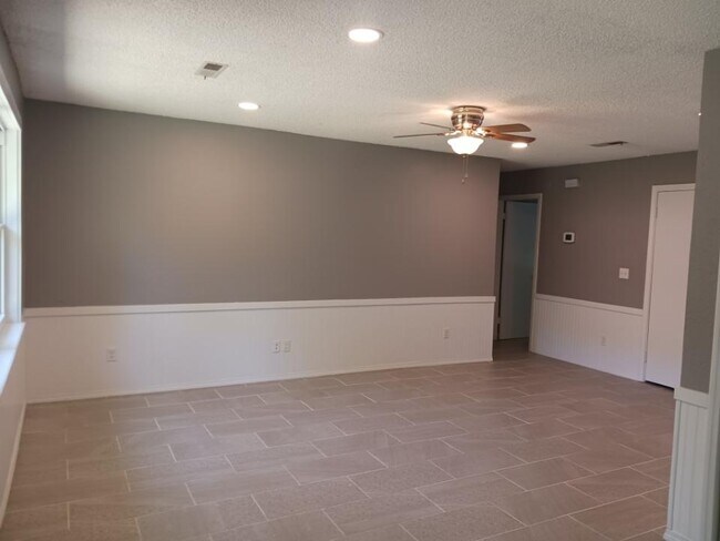 Foto del edificio - 703 W 27th St