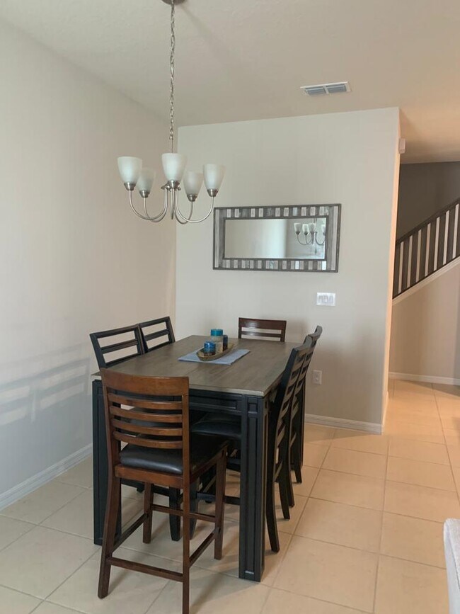 Dinning - 2713 Giardino Loop