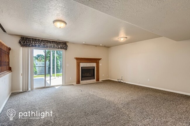 Building Photo - 889 W 4100 S