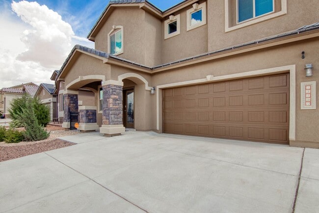 Building Photo - Beautiful  House