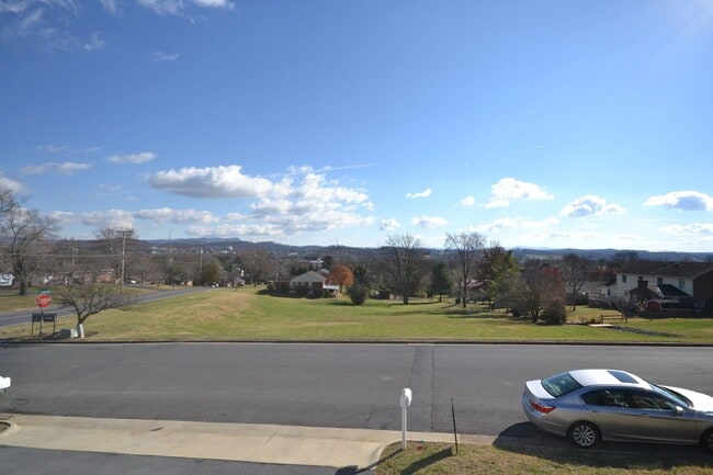 Building Photo - Modern 2 bedroom Apartment with One-Level ...