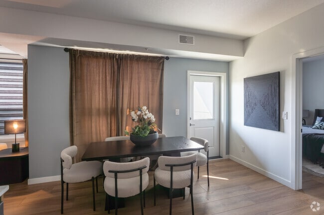 2BR, 2BA - 1045SF - Dining Room - The Point at Riverview