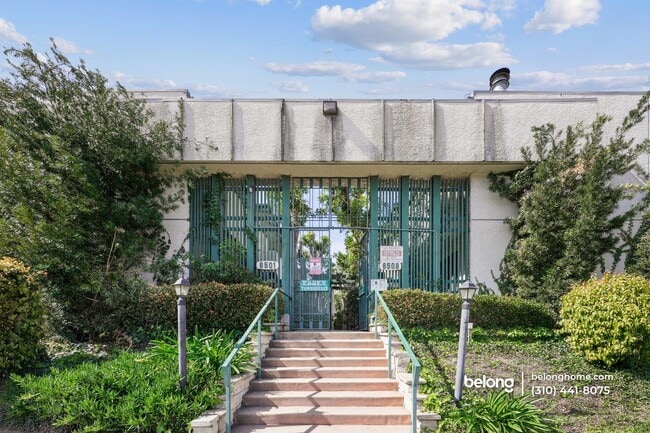 Foto del edificio - 6509 Kester Ave