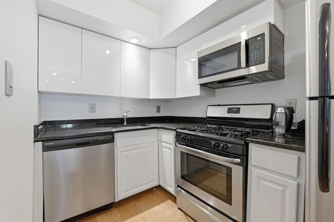 Foto del edificio - 6405 JFK Blvd E