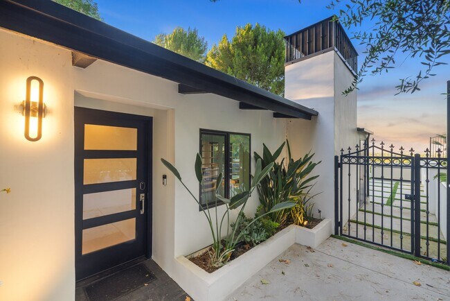 Foto del edificio - 16725 Oak View Dr