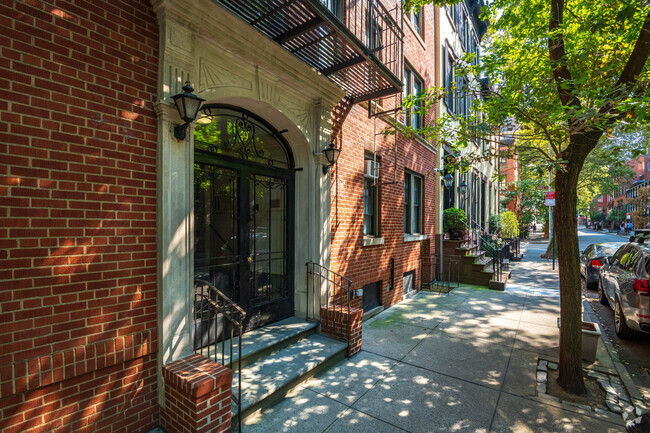 Building Photo - 49 Willow St