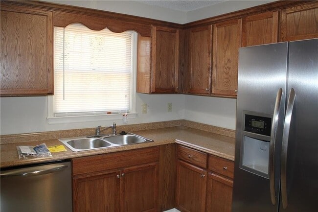 Building Photo - 2677 Colony Cir