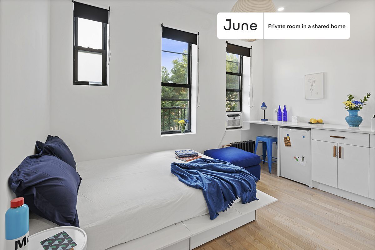 Foto principal - Room in Shared 3 bed/3 bath home