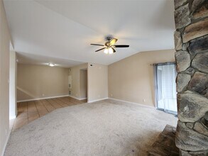 Building Photo - 17401 Red Oak Dr