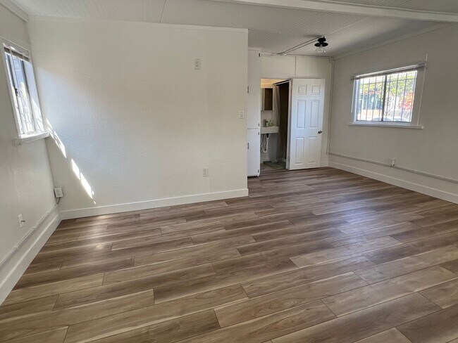 Foto del edificio - Studio for Rent Can be Used for Housing or...