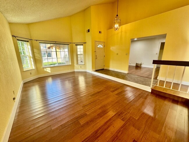 Building Photo - Spacious 4 Bed/2Ba Home in Richmond with Large Backyard!